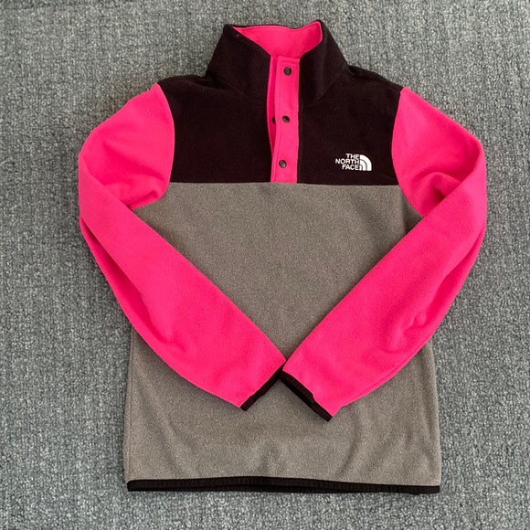 The North Face Other - Girls North Face pullover fleece 🌺. Size 10/12